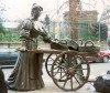 Ireland - Dublin: Molly Malone - the tart with the cart (photo by Miguel Torres)