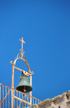 Jerusalem, Israel: roof of the Holy Sepulcher church - small bell on a metal frame - Christian quarter - photo by M.Torres