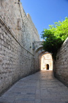 Jerusalem, Israel: old stone masonry walls and arches on Saint James Street - Armenian quarter - photo by M.Torres