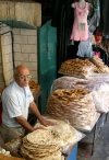 Israel - Jerusalem: bread stall in the old town (photo by R.Wallace)
