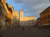 Italy / Italia - Todi (Umbria): Piazza del popolo Todi.jp / popolo square (photo by Emanuele Luca)