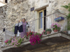 Italy / Italia - Eggi: putting the laundry to dry - balcony with flowers (photo by Emanuele Luca)