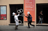Rome, Italy - street jugglers - photo by A.Dnieprowsky / Travel-images.com