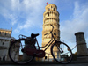 Italy / Italia - Pisa ( Toscany / Toscana ) / PSA :  leaning tower and bike - Piazza dei Miracoli - photo by M.Bergsma