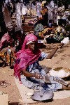 Cte d'Ivoire - Spinning cotton (photo by J.Filshie)