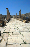 Jerash - Jordan: the South Decumanus intersects the Cardo - Roman city of Gerasa - photo by M.Torres