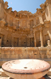 Jerash - Jordan: Nymphaeum - public fountain and Temple of the Nymphs - Roman city of Gerasa - photo by M.Torres