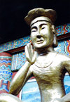 Asia - South Korea - gold figure - temple - photo by S.Lapides