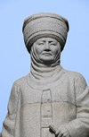 Bishkek, Kyrgyzstan: Kurmandjan Datka - monument on Chui avenue - the Tsarina's statue - aka Kurmanjan Mamatbai Kyzy, Alai Queen - photo by M.Torres