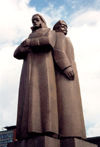 Latvia / Latvija - Riga: the Red Riflemen - sculptor V. Albergs - public art - sculpture - Piemineklis latviesu sarkanajiem strelniekiem - photo by M.Torres