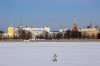 Latvia / Latvija / Lettland - Riga: frozen Daugava - Riga castle and 11. Novembra krastmala - walking by - walking on the ice (photo by Alex Dnieprowsky)