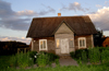Lithuania - Kernave: typical Lithuanian wooden house - photo by Sandia