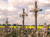 Lithuania / Litva - Siauliai / Schaulen / Shavli: Hill of crosses - Kryziu Kalnas - crosses and the fields - Creu, Kreuz, croce, kruis, Risti, kors - photo by J.Kaman