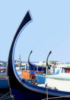 Maldives / Maldivas - Male / MLE: local boats - Dhonis' prows (photo by B.Cain)