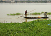 Bamako, Mali: Niger River fishermen on a canoe - photo by M.Torres