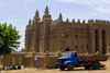 Djenn, Mopti Region, Mali: truck and the Great Mosque of Djenn - UNESCO World Heritage Site - photo by J.Pemberton