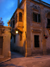 Malta: Malta: Mdina - the palace at night (photo by ve*)
