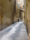 Malta: Malta: Mdina - narrow street (photo by ve*)
