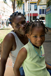 Fort-de-France, Martinique: mother and daughter - photo by D.Smith