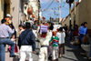 Mexico - Guanajuato (Guanajuato): dressing for the festival - Unesco world heritage site (photo by R.Ziff)