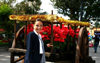 Dolores Hidalgo (Guanajuato): selling Poinsettia (photo by R.Ziff)