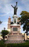 Mexico - Dolores Hidalgo (Guanajuato): Father Miguel Hidalgo statue - jardin / park (photo by R.Ziff)