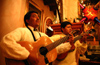 Mexico - San Miguel de Allende (Guanajuato): musicians - El Campanario Restaurant - guitarr player (photo by R.Ziff)