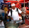 Mexico - San Miguel de Allende (Guanajuato): La Placita - making churros (photo by R.Ziff)