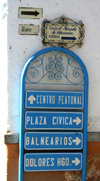 Mexico - San Miguel de Allende (Guanajuato): signs on the way to Mercado Artesanias - Calle Nuez (photo by R.Ziff)