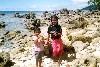 Kosrae: children playing by the seaside - eastern coast - photo by B.Cloutier