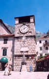 Montenegro - Crna Gora - Kotor: clock tower and obelisk - Cattaro - UNESCO World Heritage Site - photo by M.Torres