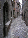 Montenegro - Crna Gora - Kotor: cobbled street ind the old town - UNESCO world heritage sites - photo by J.Kaman