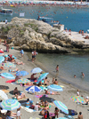 Montenegro - Crna Gora - Ulcinj: crowded city beach - umbrellas - photo by J.Kaman
