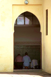 Morocco / Maroc - Rabat: men praying - Islam - photo by F.Rigaud