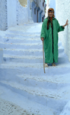 Morocco / Maroc - Chechaouen: lady with walking cane - photo by J.Banks