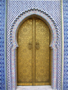 Morocco / Maroc - Fez: gate at the Royal Palace - tiles - photo by J.Kaman