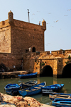 Morocco / Maroc - Mogador / Essaouira: fort Skala - citadel by the harbour - UNESCO World Heritage Site - photo by M.Ricci