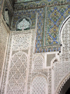 Morocco / Maroc - Meknes: Sultan Moulai Ismail's tomb - intricate stucco and tiles decoration - Islamic art - photo by J.Kaman