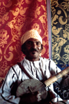 Morocco / Maroc - Marrakesh: musician (photo by C.Abalo)