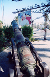 Morocco / Maroc - Tangier / Tanger: King Mohamed VI and an old gun - Avenue d'Espagne - photo by M.Torres