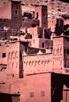 Morocco / Maroc - Ait Benhaddou / Ait Ben Haddou: mud architecture - mud buildings on the slope - fortified city - ksar - photo by F.Rigaud