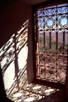 Morocco / Maroc - Ouarzazate (Souss Massa-Draa): window - art in shadows - photo by F.Rigaud