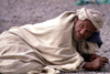 Morocco / Maroc - Imilchil: old berber man prepares for siesta - photo by F.Rigaud