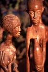 Mozambique / Moambique - Maputo / Loureno Marques / MPM: art in wood - boy meets girl / escultura em madeira - photo by F.Rigaud