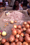 Mozambique / Moambique - Maputo / Loureno Marques:onions for sale at the Municipal market / Mercado municipal - cebolas - photo by F.Rigaud