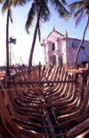 Ilha de Moambique / Mozambique island: boat skeletons, coconut trees and Portuguese church of Santo Antnio - esqueleto de barco junto  igreja de Santo Antnio - photo by F.Rigaud