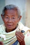 Myanmar / Burma - Bagan / Bagan: old woman smoking a cigar - people - Asia (photo by J.Kaman)