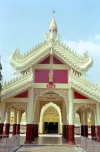 Myanmar / Burma - Yangon / Rangoon / Rangun: gate to a buddhist shrine (photo by J.Kaman)