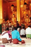 Myanmar / Burma - Yangon / Rangoon: praying in Shwedagon pagoda (photo by J.Kaman)