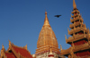 Myanmar - Bagan, Nyaung U: Shwezigon pagoda - stupa and pagoda - religion - Buddhism - Asia - photo by W.Allgwer - Die Shwezigon-Pagode, deren Zedi der erste in einem eigenstndischen birmanischen Stil war. Der Baubeginn war im Jahre 1059. Der massive, v